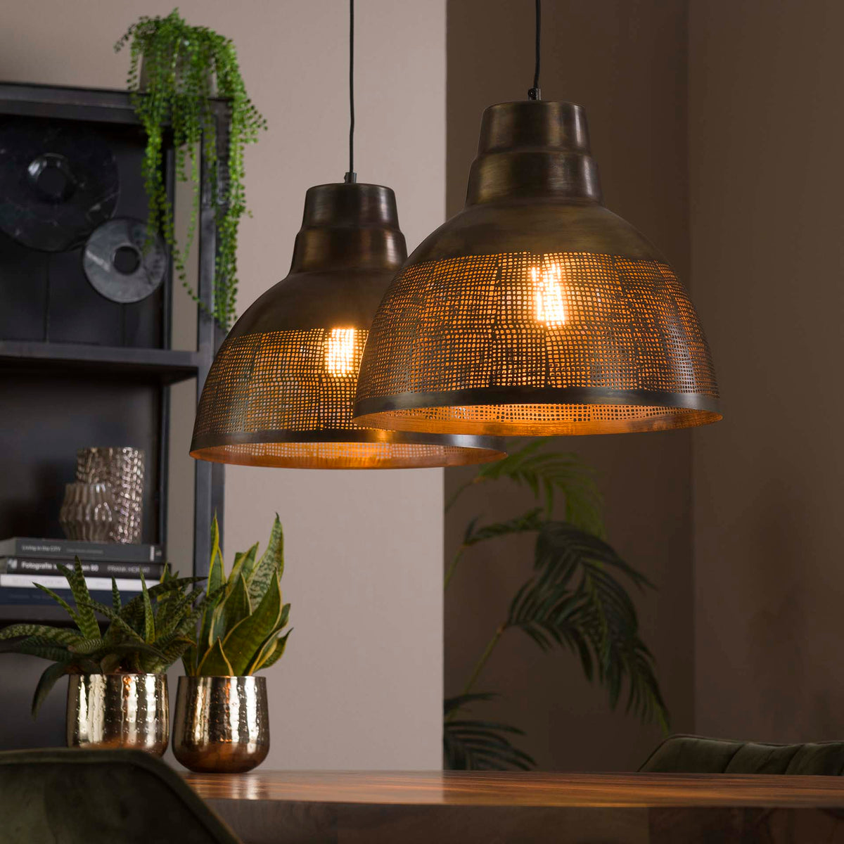 Se Domus - Loftlampe med to skærme i antik bronze Levering uden pære ❤ Kæmpe udvalg i 3-nordic - Køb online på udsalg og tilbud lige nu ❤ Lav fragtpris og hurtig levering - Varenummer: 3-nordic-3792-5670 og barcode / Ean: på lager - Udsalg på Lamper - Loftlamper - pendler - Langbordspendler Op til 57% rabat - Mere end 1.329 populære mærker på udsalg