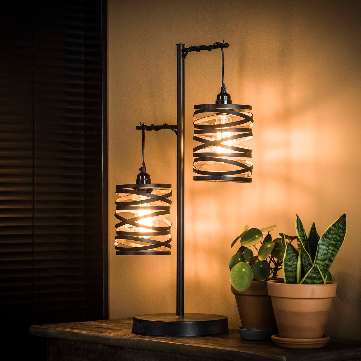 Se Spindel - bordlampe med to skærme Levering med pære(r) ❤ Kæmpe udvalg i 3-nordic - Køb online på udsalg og tilbud lige nu ❤ Billig fragt • Hurtig levering - Varenummer: 3-nordic-2257-4064 og barcode / Ean: på lager - Udsalg på Lamper - Bordlamper Op til 63% rabat - Over 1.329 brands på online udsalg
