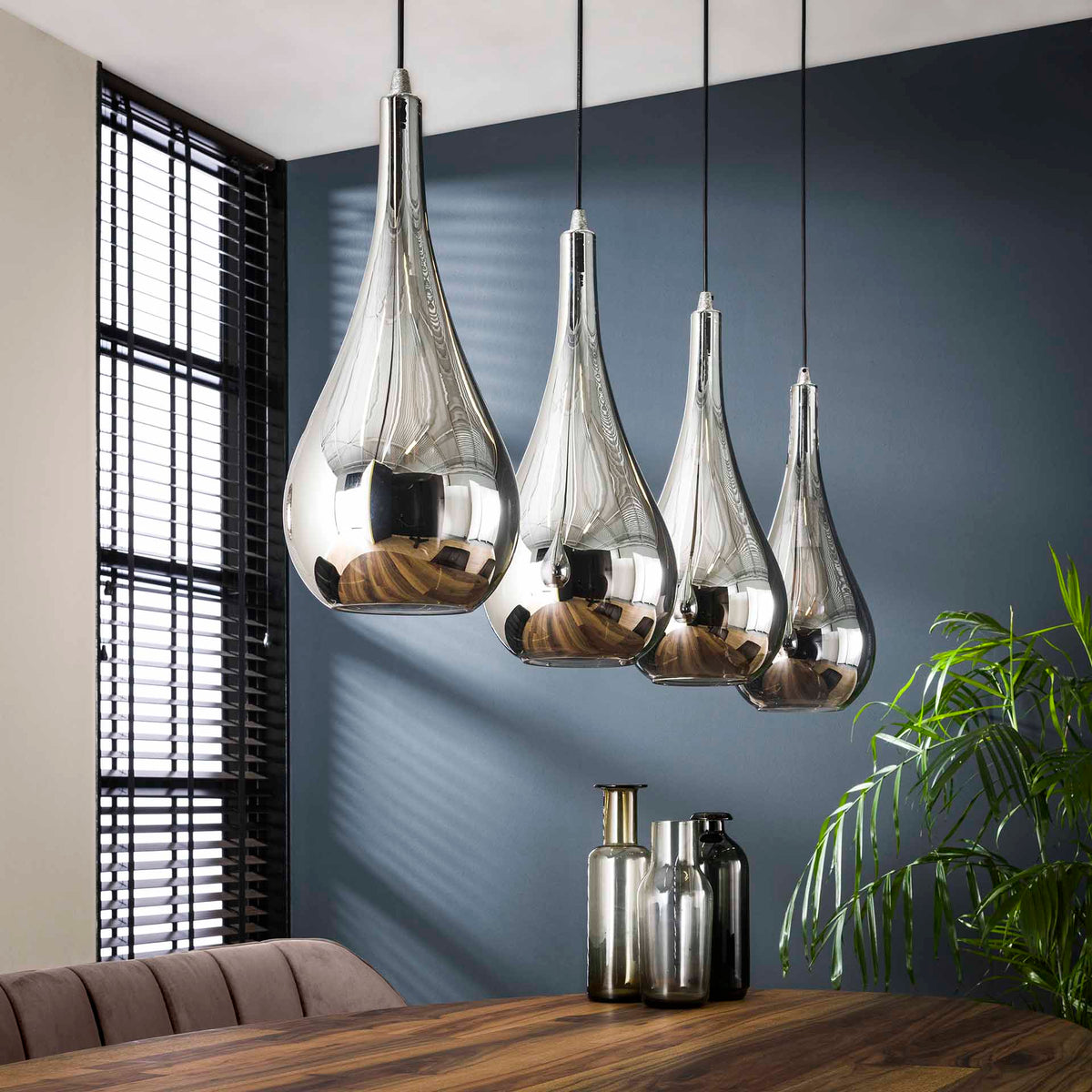Se Cromo- Loftlampe med 4 forkromede glasskærme Levering med pære(r) ❤ Kæmpe udvalg i 3-nordic - Køb online på udsalg og tilbud lige nu ❤ Billig fragt og hurtig levering - Varenummer: 3-nordic-2208-3899 og barcode / Ean: på lager - Udsalg på Lamper - Loftlamper - pendler - Langbordspendler Spar stort – op til 53% - Over 2.739 kendte brands på stort udsalg
