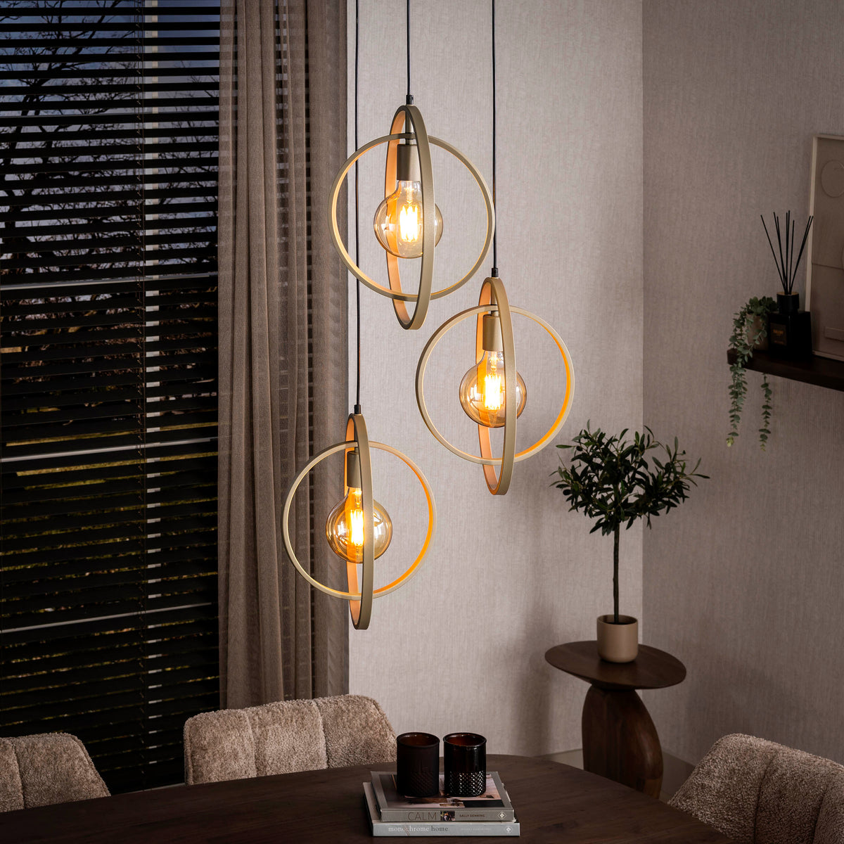 Se Frisky - Loftlampe i beige metal Levering med pære(r) ❤ Kæmpe udvalg i 3-nordic - Køb online på udsalg og tilbud lige nu ❤ Meget billig fragt og hurtig levering - Varenummer: 3-nordic-8920-7382 og barcode / Ean: på lager - Udsalg på Lamper - Loftlamper - pendler - Hjørnelamper Få op til 63% i rabat - Shop udsalg fra mere end 1.798 mærker