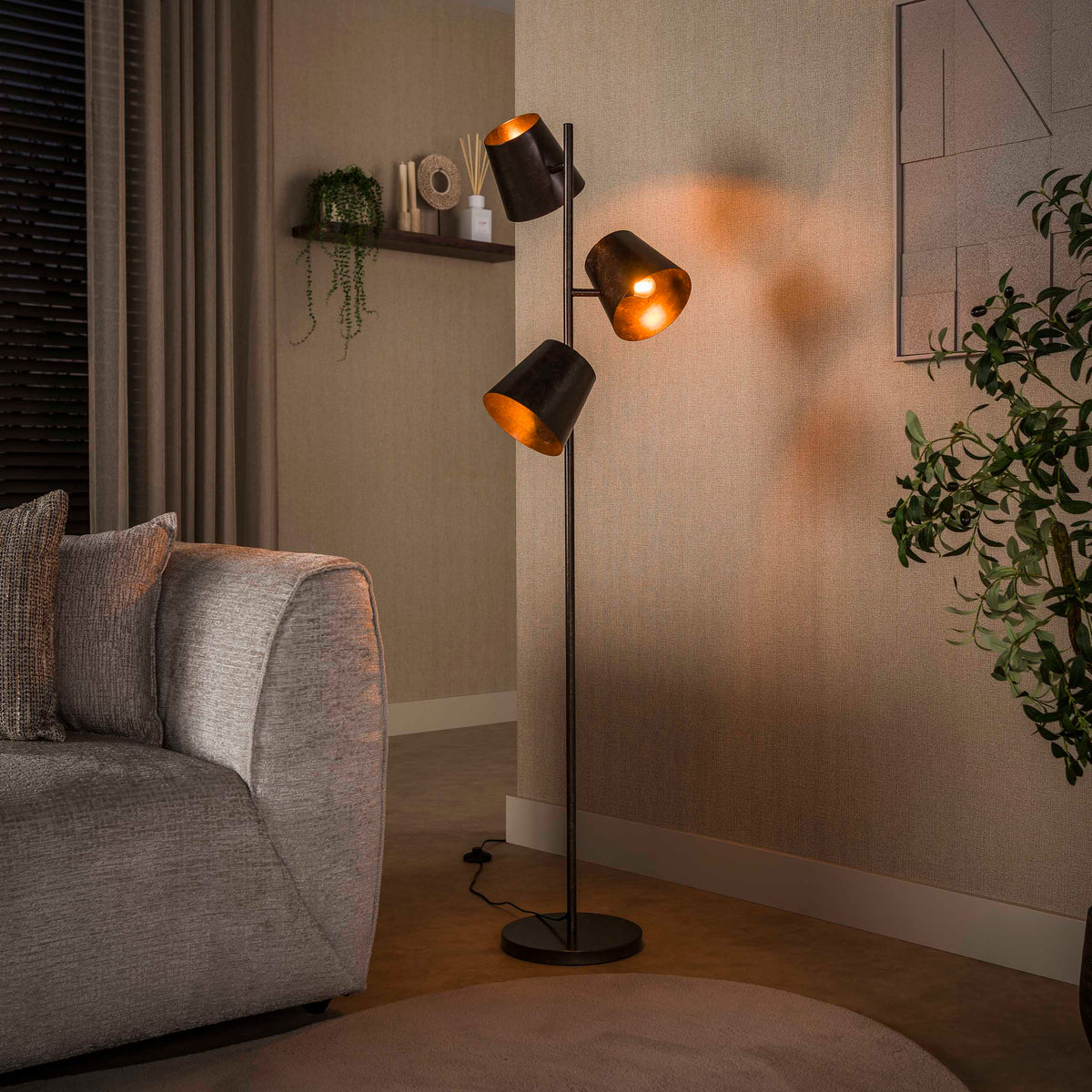 Se Freedom - Gulvlampe med 3 justerbare skærme i brun metal Levering med pære(r) ❤ Kæmpe udvalg i 3-nordic - Køb online på udsalg og tilbud lige nu ❤ Meget billig fragt og hurtig levering - Varenummer: 3-nordic-8991-7421 og barcode / Ean: på lager - Udsalg på Lamper - Gulvlamper Få op til 69% i rabat - Over 1.798 brands samlet på udsalg