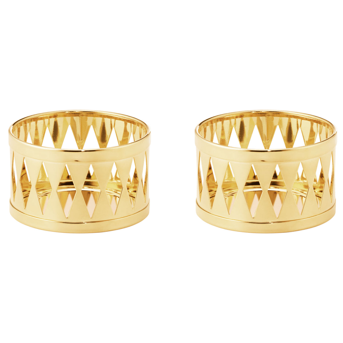 To guldfarvede Georg Jensen Classic Christmas 2026 fyrfadsstager med udskårne detaljer