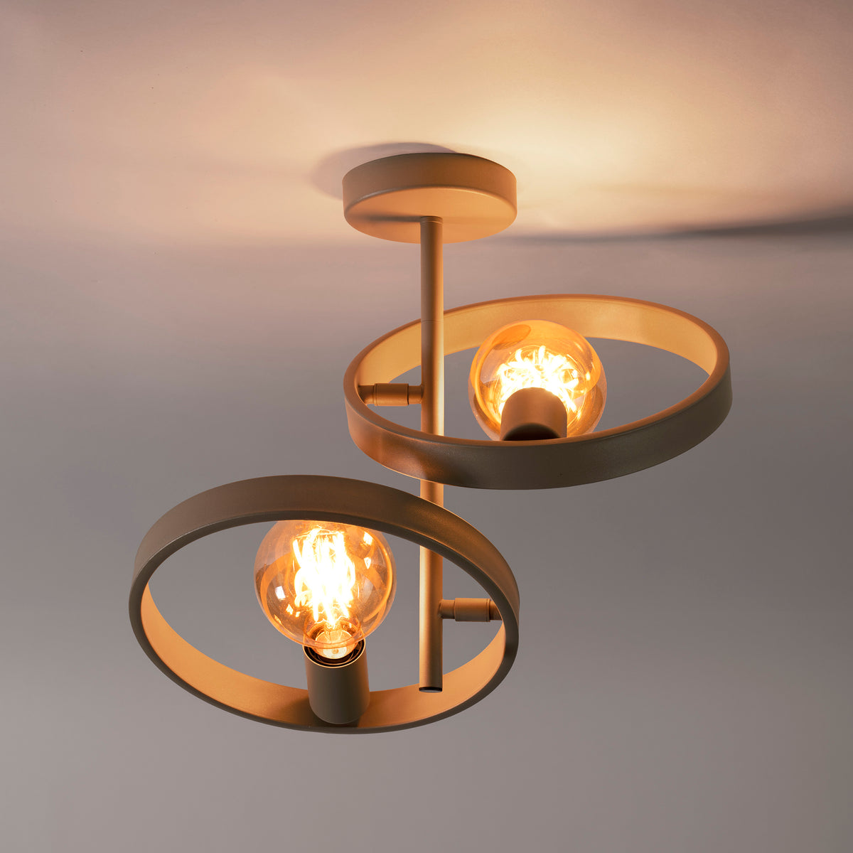 Se Angulo - Loftlampe i beige metal Levering uden pære ❤ Kæmpe udvalg i 3-nordic - Køb online på udsalg og tilbud lige nu ❤ Super billig fragt og lynhurtig levering - Varenummer: 3-nordic-8922-7385 og barcode / Ean: på lager - Udsalg på Lamper - Loftlamper - pendler - Plafond lamper & lysekroner Spar helt op til 57% - Over 739 kendte brands på udsalg