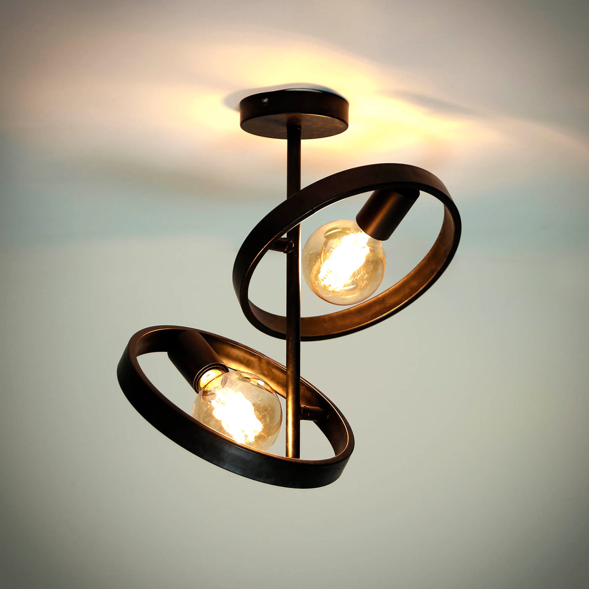 Se Angulo - Loftlampe i sort metal Levering uden pære ❤ Kæmpe udvalg i 3-nordic - Køb online på udsalg og tilbud lige nu ❤ Meget billig fragt og hurtig levering - Varenummer: 3-nordic-3971-5848 og barcode / Ean: på lager - Udsalg på Lamper - Loftlamper - pendler - Plafond lamper & lysekroner Store besparelser – op til 67% - Et af Danmarks største udvalg – 2.739+ brands