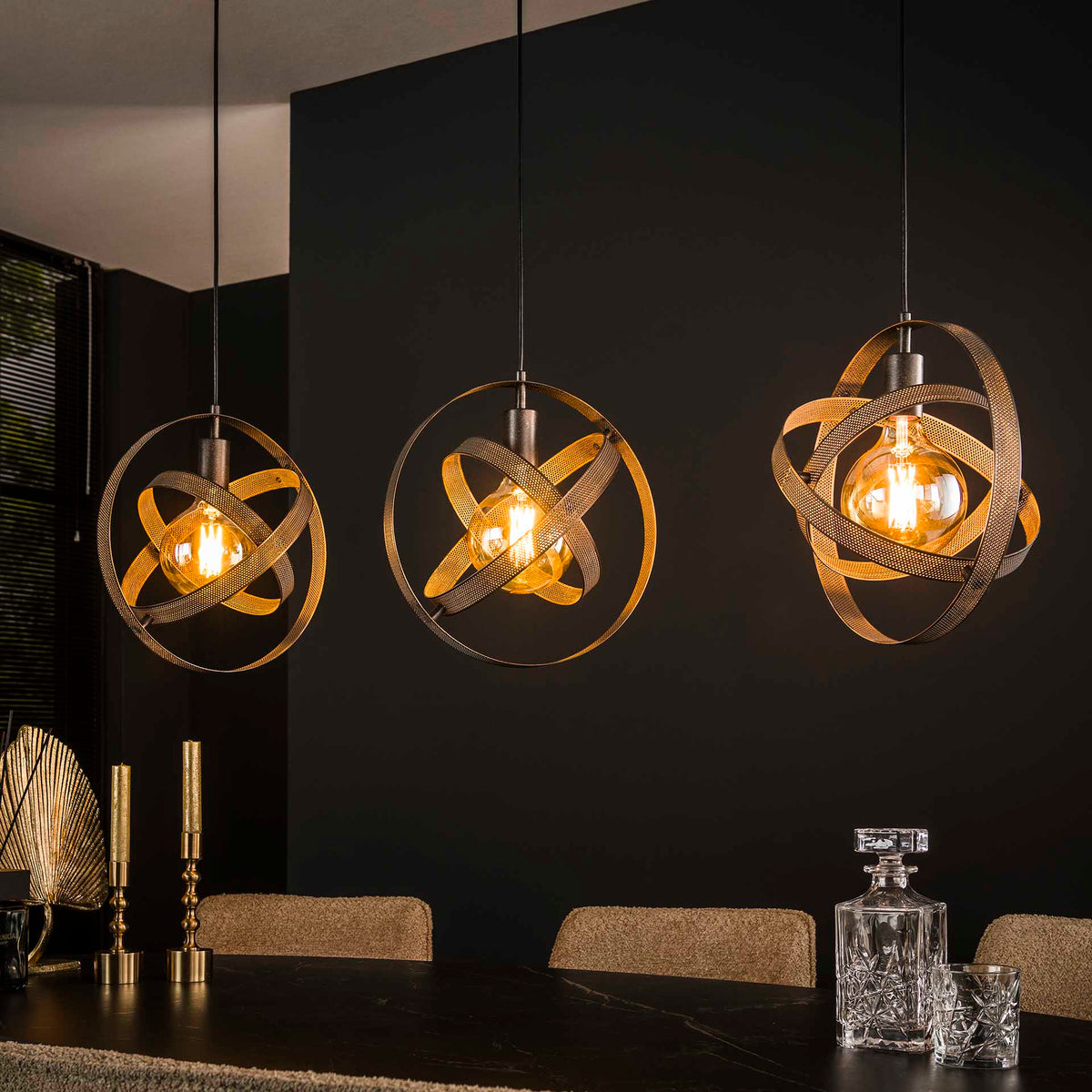Se Sanz - Loftlampe i hullet artic sort metal Levering uden pære ❤ Kæmpe udvalg i 3-nordic - Køb online på udsalg og tilbud lige nu ❤ Lav fragtpris og hurtig levering - Varenummer: 3-nordic-5180-6493 og barcode / Ean: på lager - Udsalg på Lamper - Loftlamper - pendler - Langbordspendler Få op til 63% i rabat - Over 1.798 brands samlet på udsalg