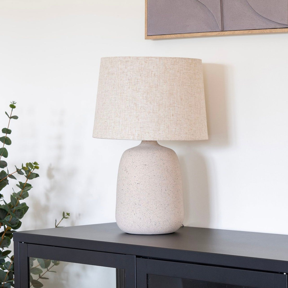 Se Calais - Bordlampe i beige keramik ❤ Kæmpe udvalg i 3-nordic - Køb online på udsalg og tilbud lige nu ❤ Billig fragt og hurtig levering - Varenummer: 3-nordic-8280 og barcode / Ean: 5713917031283 på lager - Udsalg på Lamper - Bordlamper Op til 61% rabat - Mere end 1.329 populære mærker på udsalg