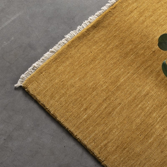 Håndvævet Skagen-tæppe i mustard fra HC Interior Rugs med frynser, 80 x 150 cm