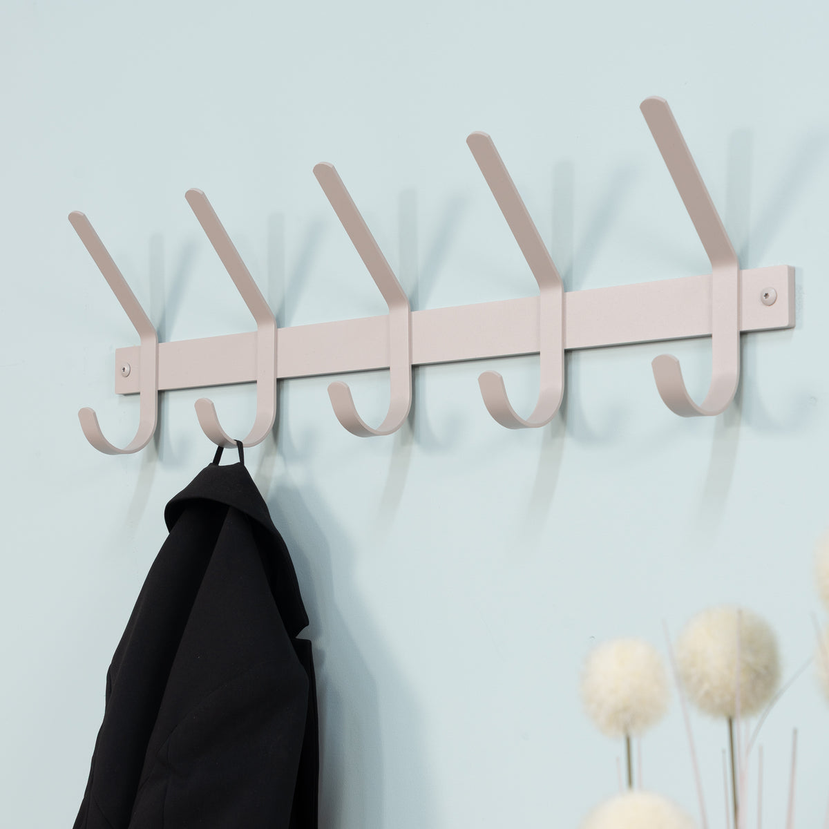 Se Gancho - Knagerække med fem knager i silky taupe farvet metal ❤ Kæmpe udvalg i 3-nordic - Køb online på udsalg og tilbud lige nu ❤ Meget billig fragt og hurtig levering - Varenummer: 3-nordic-8659 og barcode / Ean: på lager - Udsalg på Entre - Knagerækker Store besparelser – op til 67% - Spar stort på mere end 2.739 brands