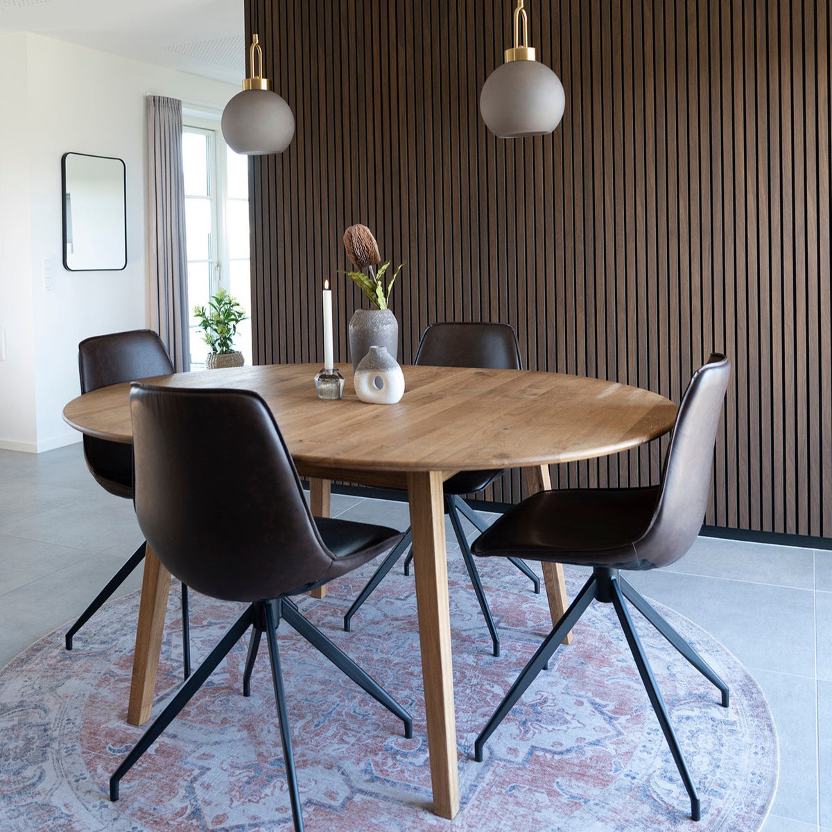 Se Ohio - Spisebord i olieret eg med indbygget tillægsplade ❤ Kæmpe udvalg i 3-nordic - Køb online på udsalg og tilbud lige nu ❤ Super billig fragt og lynhurtig levering - Varenummer: 3-nordic-4804 og barcode / Ean: 5713917022632 på lager - Udsalg på Spisestue - Spiseborde - Nordiske designs - enkelt, tidløst og elegant Op til 57% rabat - Mere end 1.329 populære mærker på udsalg