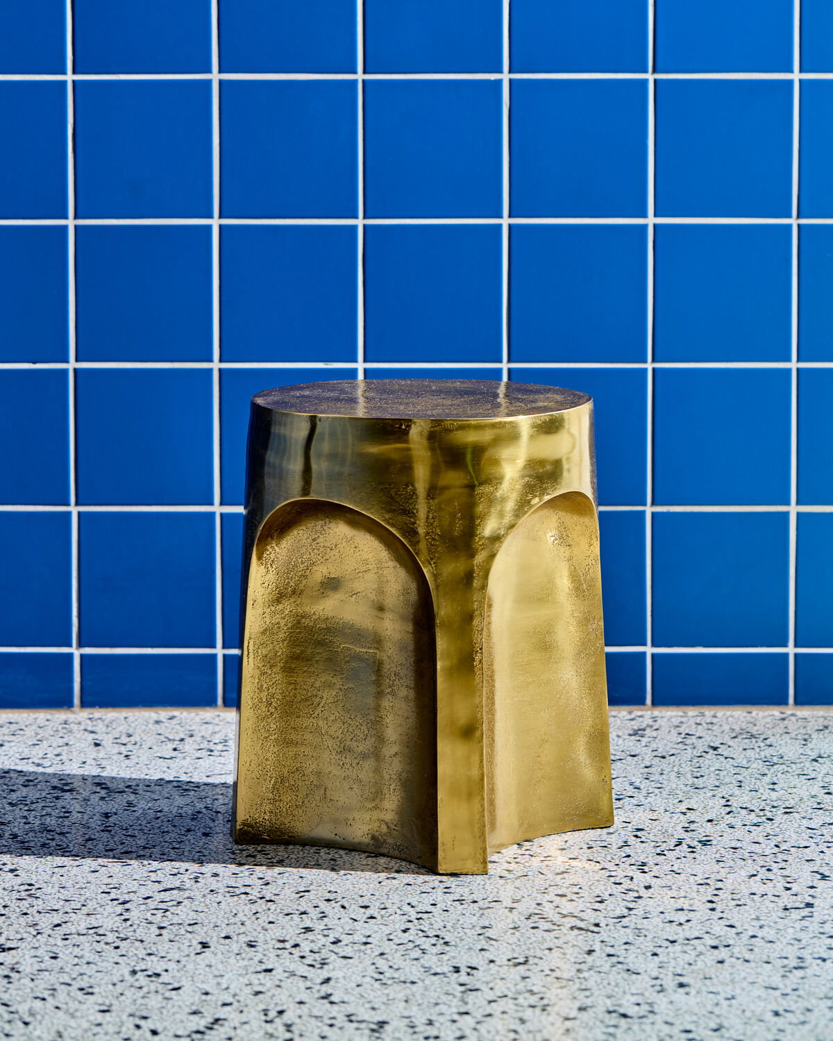 Se House Doctor - Riga Sidebord Håndlavet Aluminium Antik Guldfinish - H40,5 cm ❤ Kæmpe udvalg i House Doctor - Køb online på udsalg og tilbud lige nu ❤ Billig fragt og hurtig levering - Varenummer: Bolig&Haven-51659099406666 og barcode / Ean: 5707644920200 på lager - Udsalg på Få op til 67% i rabat - Over 1.798 brands samlet på udsalg