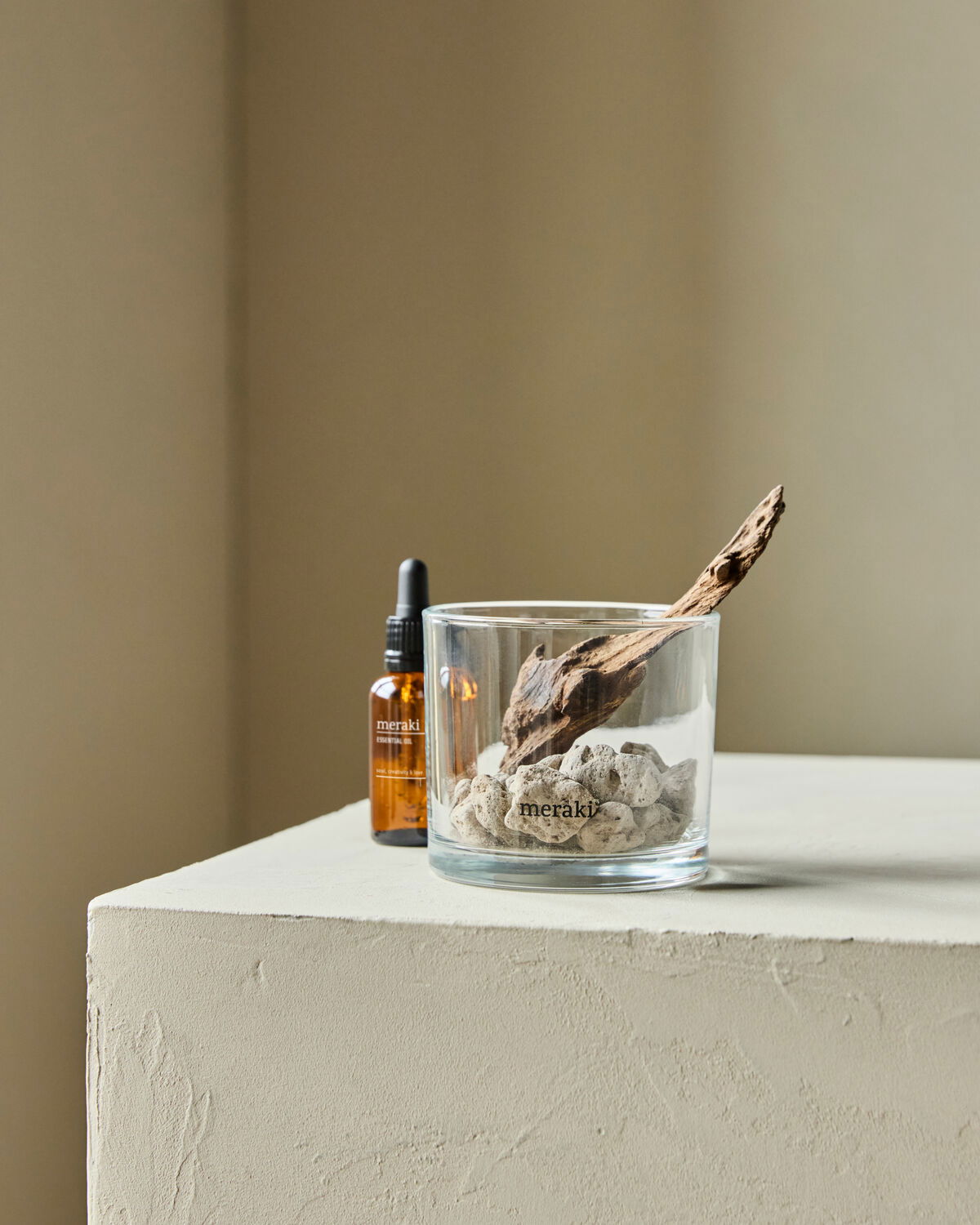 Se Meraki - Diffuser med Lavasten & Træ - Amber Dust 30 ml ❤ Kæmpe udvalg i Meraki - Køb online på udsalg og tilbud lige nu ❤ Hurtig levering til lave fragtpriser - Varenummer: Bolig&Haven-60980612464970 og barcode / Ean: 5707644931084 på lager - Udsalg på Få op til 69% i rabat - Shop udsalg fra mere end 1.798 mærker