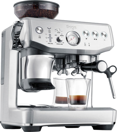 Se SAGE The Barista Express Impress Brushed Steel Str 33 x 38 x 41 cm - Kaffemaskiner ❤ Stort online udvalg i SAGE ❤ Meget billig fragt og hurtig levering: 1 - 2 hverdage - Varenummer: MGS-S00616090 og barcode / Ean: 9355973097917 på lager - Udsalg på Bolig - Køkkenudstyr - Kaffe & te - Kaffemaskiner Spar op til 52% - Over 1354 design mærker på udsalg