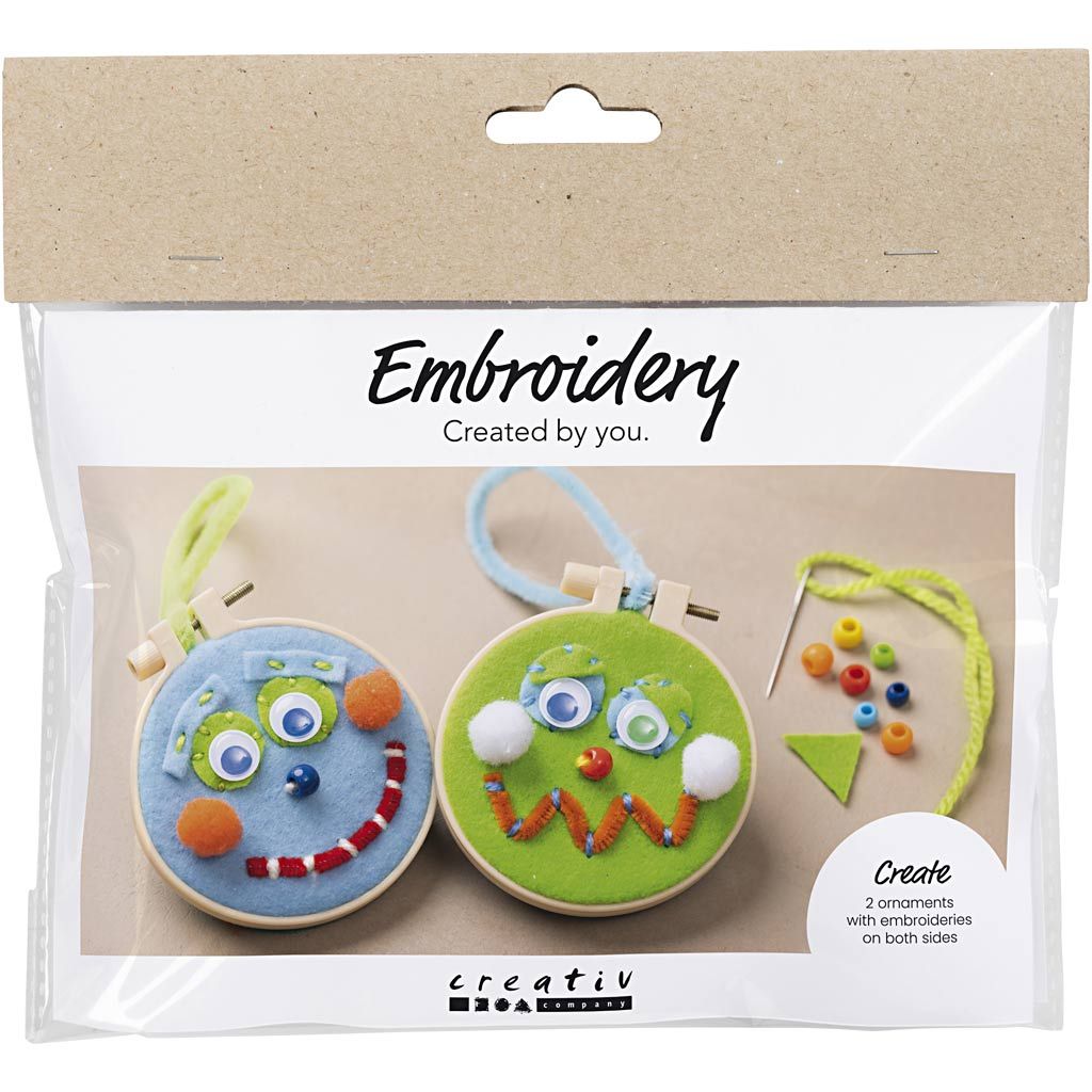 Mini DIY kit fra Creativ Company til at brodere sjove ansigter på to ophæng