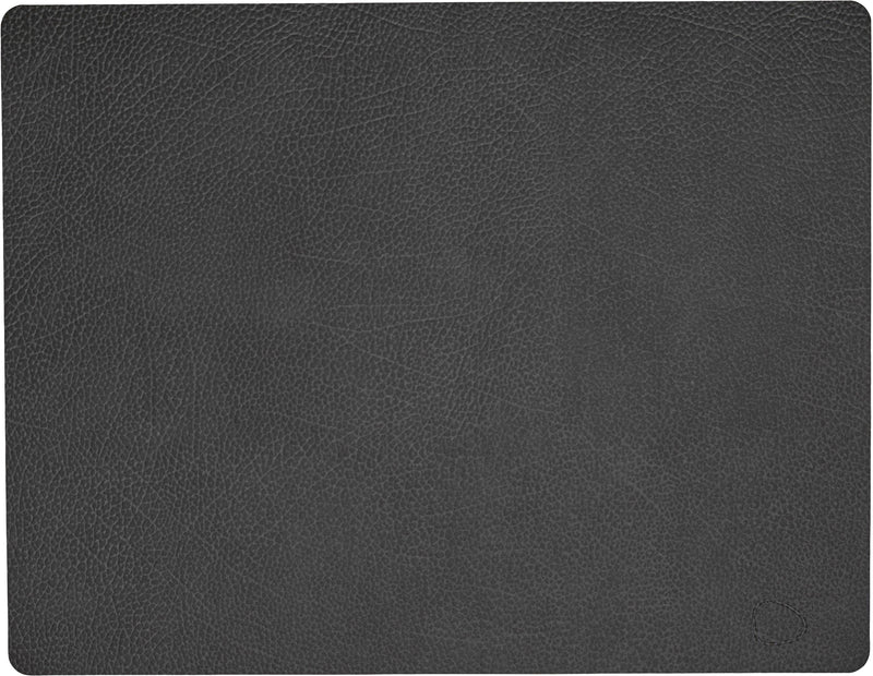 Se LIND DNA Table MAT Square L (35x45cm) Hippo Black Antracit Str 35X45CM - Dækkeservietter Læder ❤ Stort online udvalg i LIND DNA ❤ Meget billig fragt og hurtig levering: 1 - 2 hverdage - Varenummer: MGS-S00399420 og barcode / Ean: 5711591981450 på lager - Udsalg på Bolig - Tekstiler & puder - Tekstiler til borddækning - Dækkeservietter Spar op til 54% - Over 1354 kendte brands på udsalg