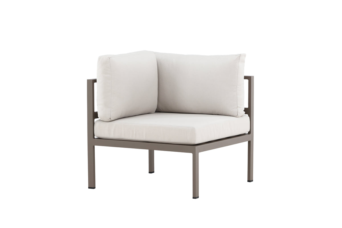 Se VENTURE DESIGN Copacabana hjørne modul til havehjørnesofa - beige olefin hynder og brun aluminium ❤ Kæmpe udvalg i Venture Design - Køb online på udsalg og tilbud lige nu ❤ Billig fragt • Hurtig levering - Varenummer: Boboonline-126756 og barcode / Ean: 7340220863812 på lager - Udsalg på Udendørs møbler,
Udendørs loungemøbler,
Terrasse og have,
Udendørs loungemøbler,
Alle udendørs møbler Spar helt op til 73% - Kæmpe udsalg på over 739 brands