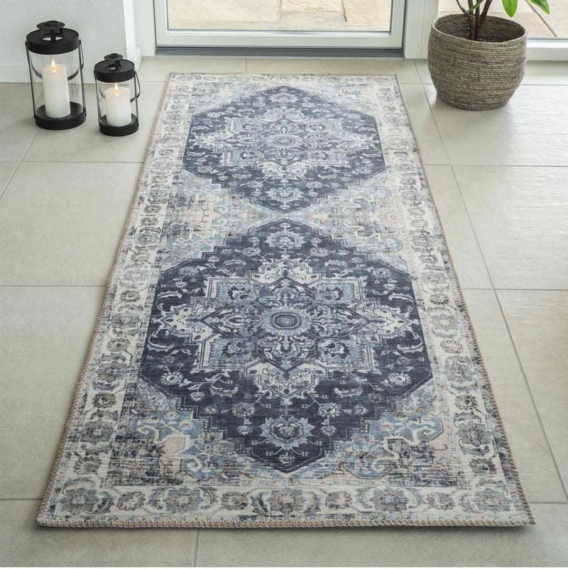 Se billigt tilbud på Arona løber i blå polyester, 80 x 200 cm. Udsalg på Boligtilbehør > Tæpper. Spar op til 57%. Hurtig levering: 1-2 hverdage.