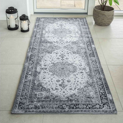 Se tilbud på Arona løber i sort-hvid polyester, 80 x 200 cm. Billigt udsalg! Hurtig levering: 1-2 hverdage. Varenummer: 3NDC-4667.