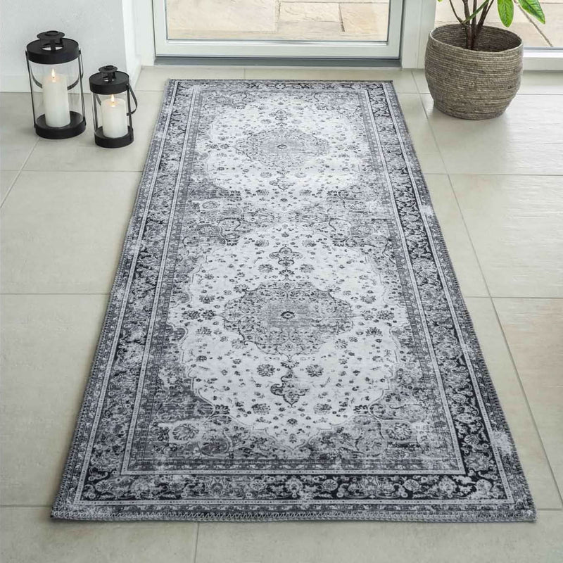 Se tilbud på Arona løber i sort-hvid polyester, 80 x 200 cm. Billigt udsalg! Hurtig levering: 1-2 hverdage. Varenummer: 3NDC-4667.