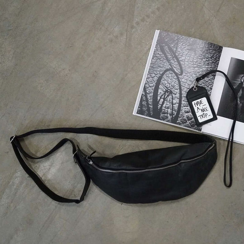 Se billigt tilbud på sort læder Bumbag (small) - Udsalg på Lifestyle > Tasker. Spar op til 59%! Hurtig levering (1-2 hverdage) & billig fragt. Over 1300 brands på udsalg.