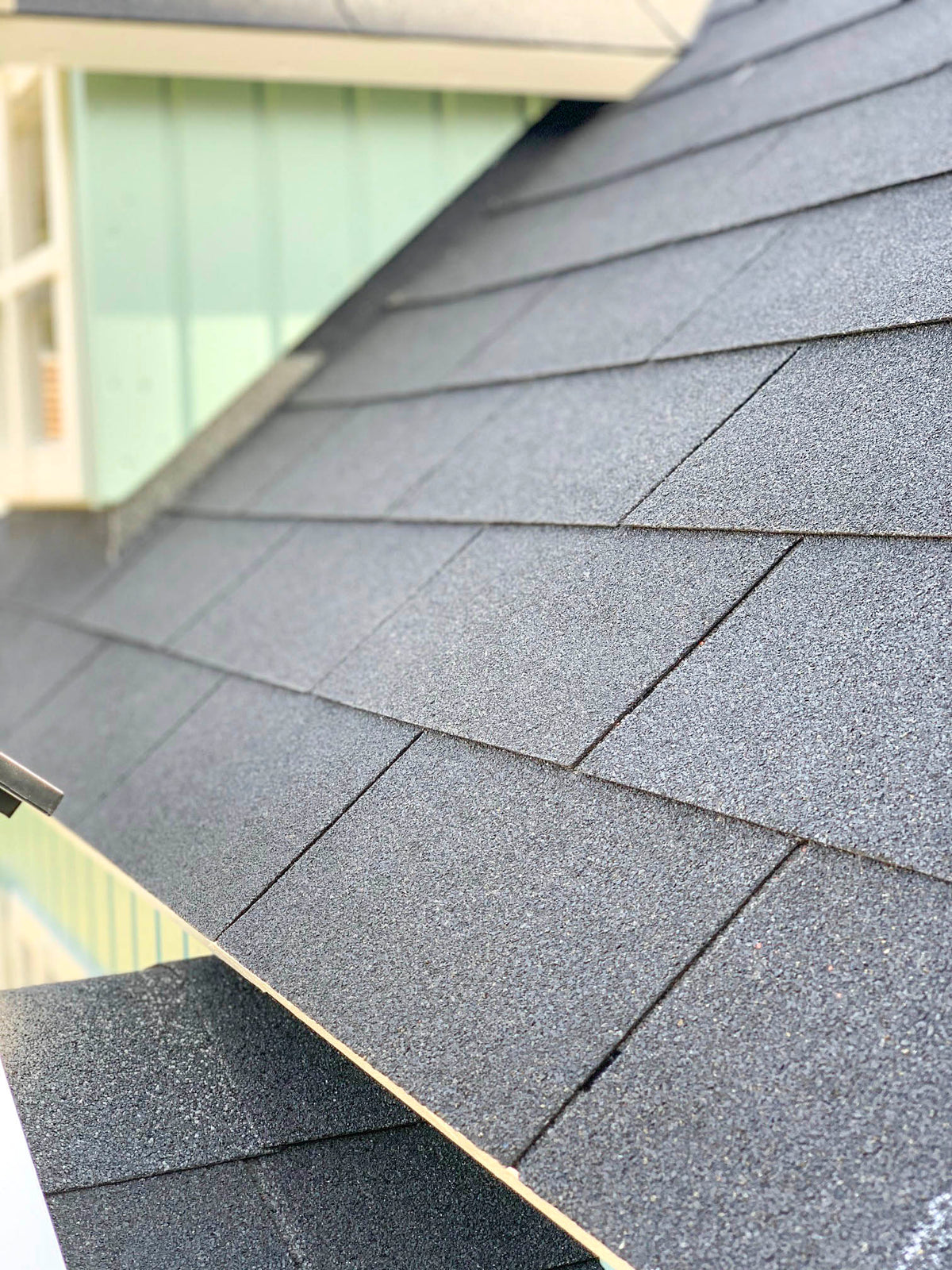 Rulle med selvklæbende shingles tagpap fra Sølund Huse