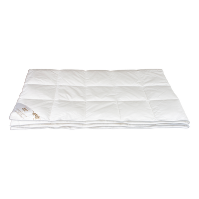 Se tilbud på ARA Sommer fiberdyne 140x220 cm - Billigt udsalg! Hurtig levering, 1-2 hverdage. Spar op til 54%.