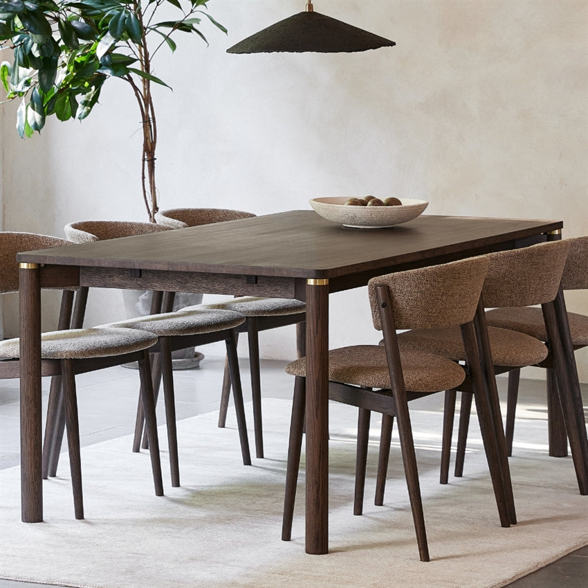 Ghostwood spisebord fra Wood by Nordic i fineret eg med mørk espressotone og udtræk