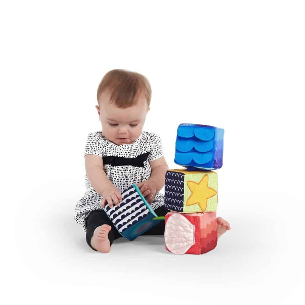 Sæt med fire bløde aktivitetsklodser fra Baby Einstein Explore & Discover