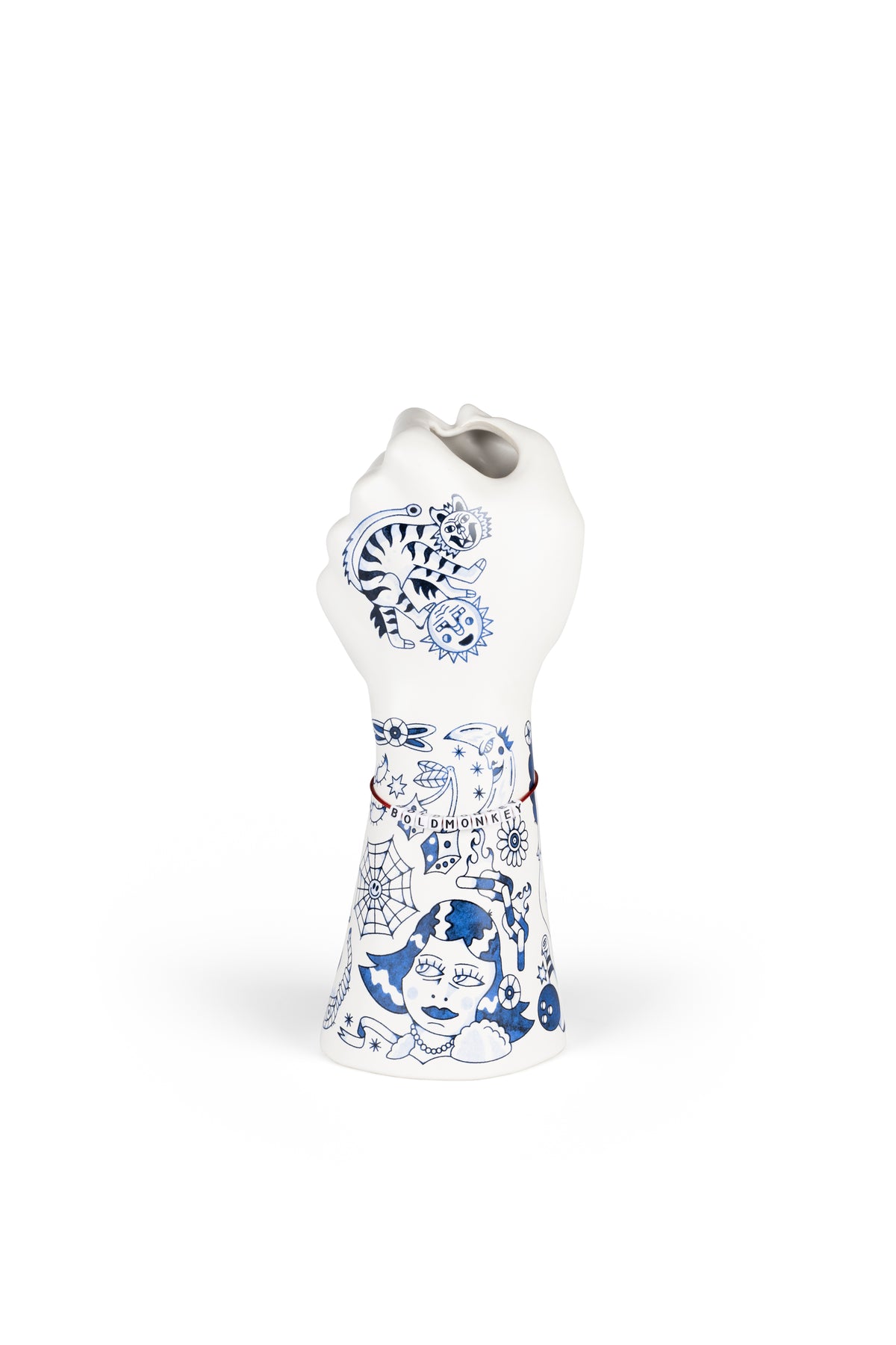 Se BOLD MONKEY Liberty Matters vase - blå keramik (H:31) ❤ Kæmpe udvalg i Bold Monkey - Køb online på udsalg og tilbud lige nu ❤ Meget billig fragt og hurtig levering: 1 - 2 hverdage - Varenummer: Boboonline-111233 og barcode / Ean: 8718548071766 på lager - Udsalg på Interiør,Dekoration,Vaser, urtepotter og krukker,
Interiør,
Dekoration, Spar op til 51% - Over 785 kendte brands på udsalg