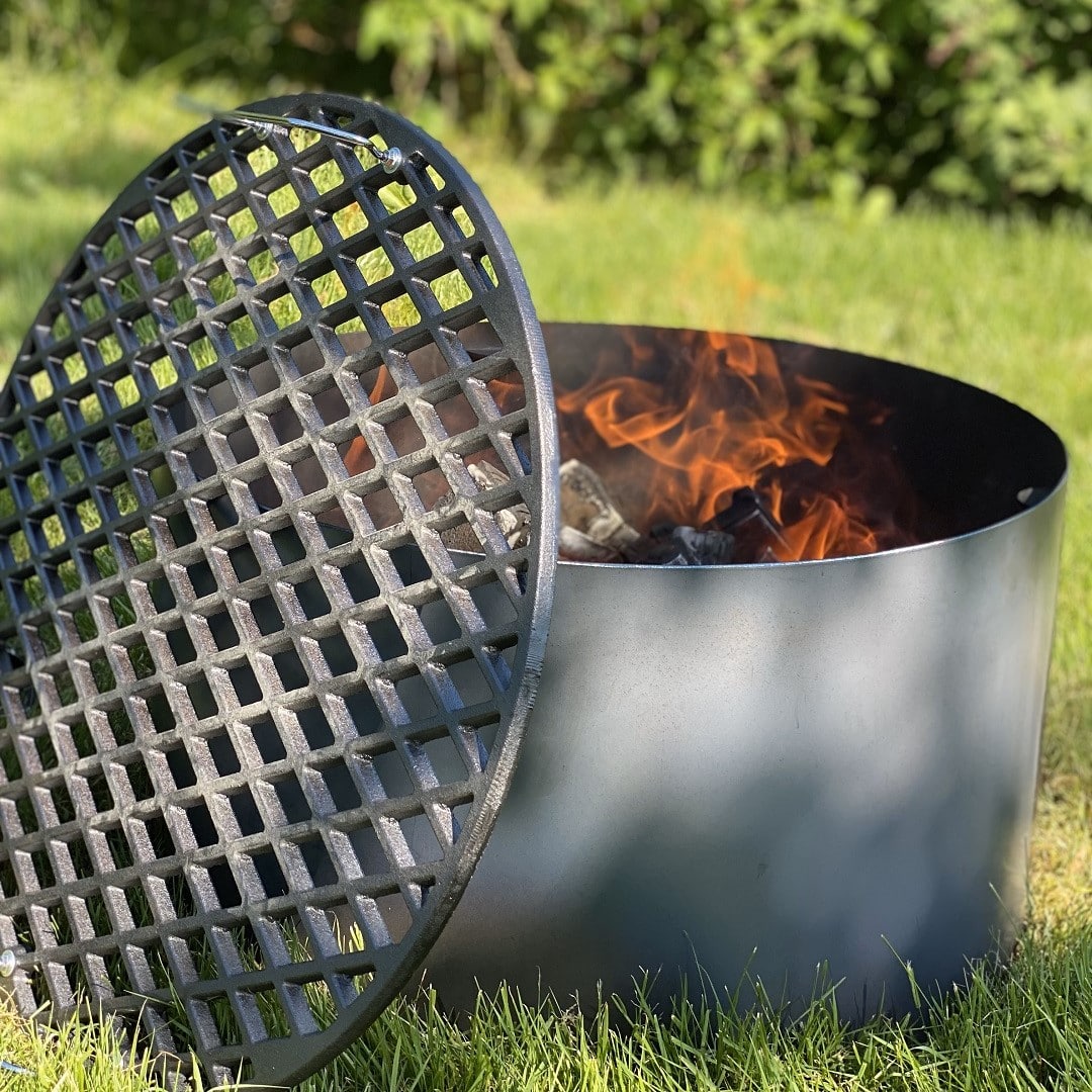 Bålgrill i cortenstål fra Jernbede med rustikt udseende og rustoverflade