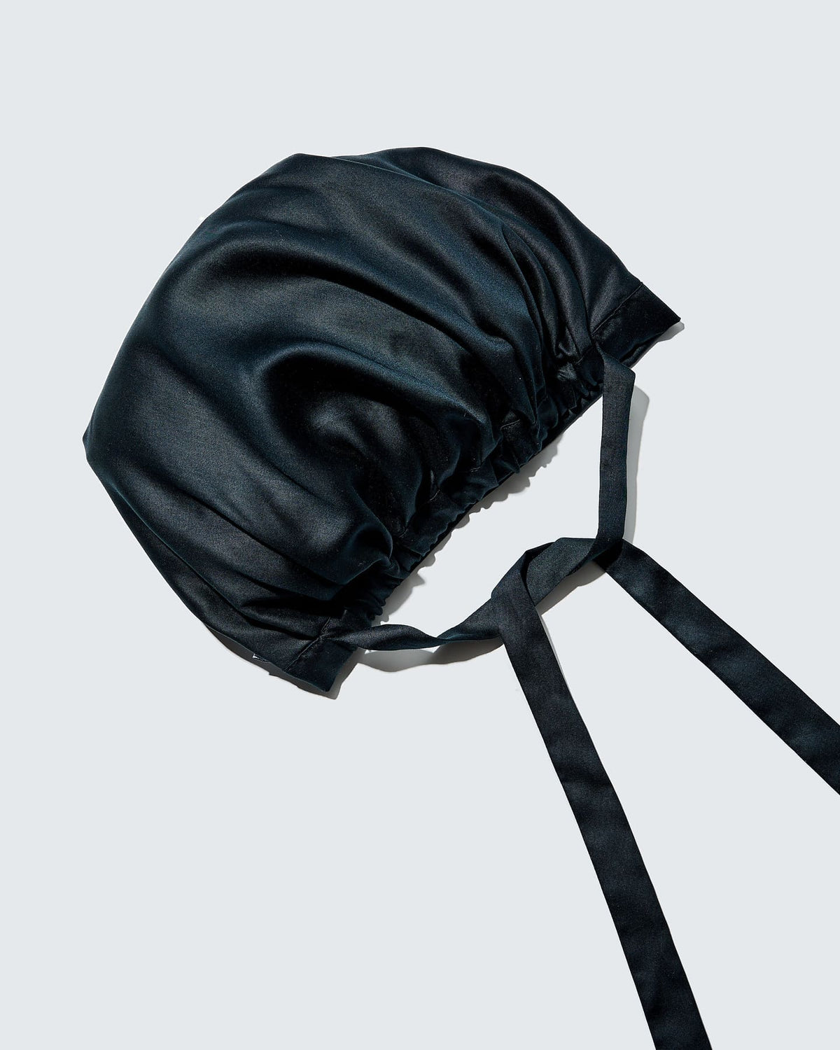 Hairlust Bamboo Hair Bonnet sovehætte i sort Jet Black, fremstillet af Bamboo Lyocell