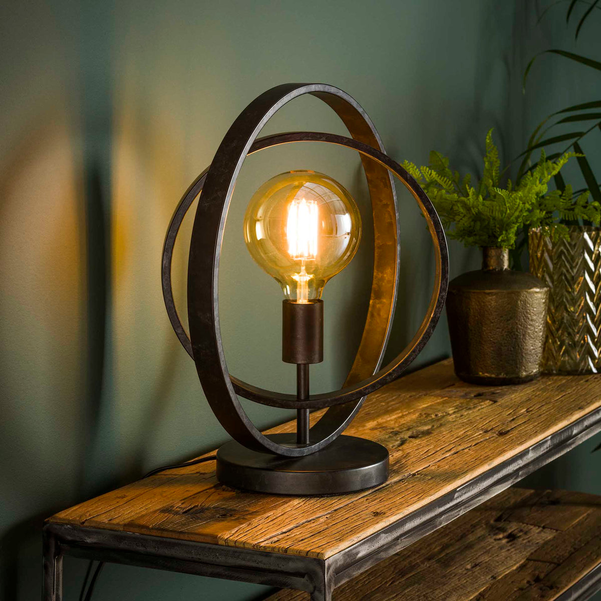 Se Frisky - Bordlampe i patineret metal Levering med pære(r) ❤ Kæmpe udvalg i 3-nordic - Køb online på udsalg og tilbud lige nu ❤ Billig fragt og hurtig levering - Varenummer: 3-nordic-2367-4356 og barcode / Ean: på lager - Udsalg på Lamper - Bordlamper Op til 63% rabat - Over 1.329 brands på online udsalg