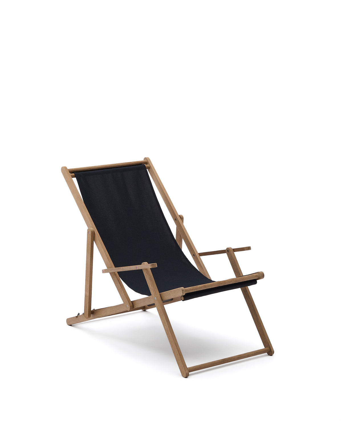 Foldbar liggestol fra Kave Home, Vilara, med sort stof og stel af natur akacietræ