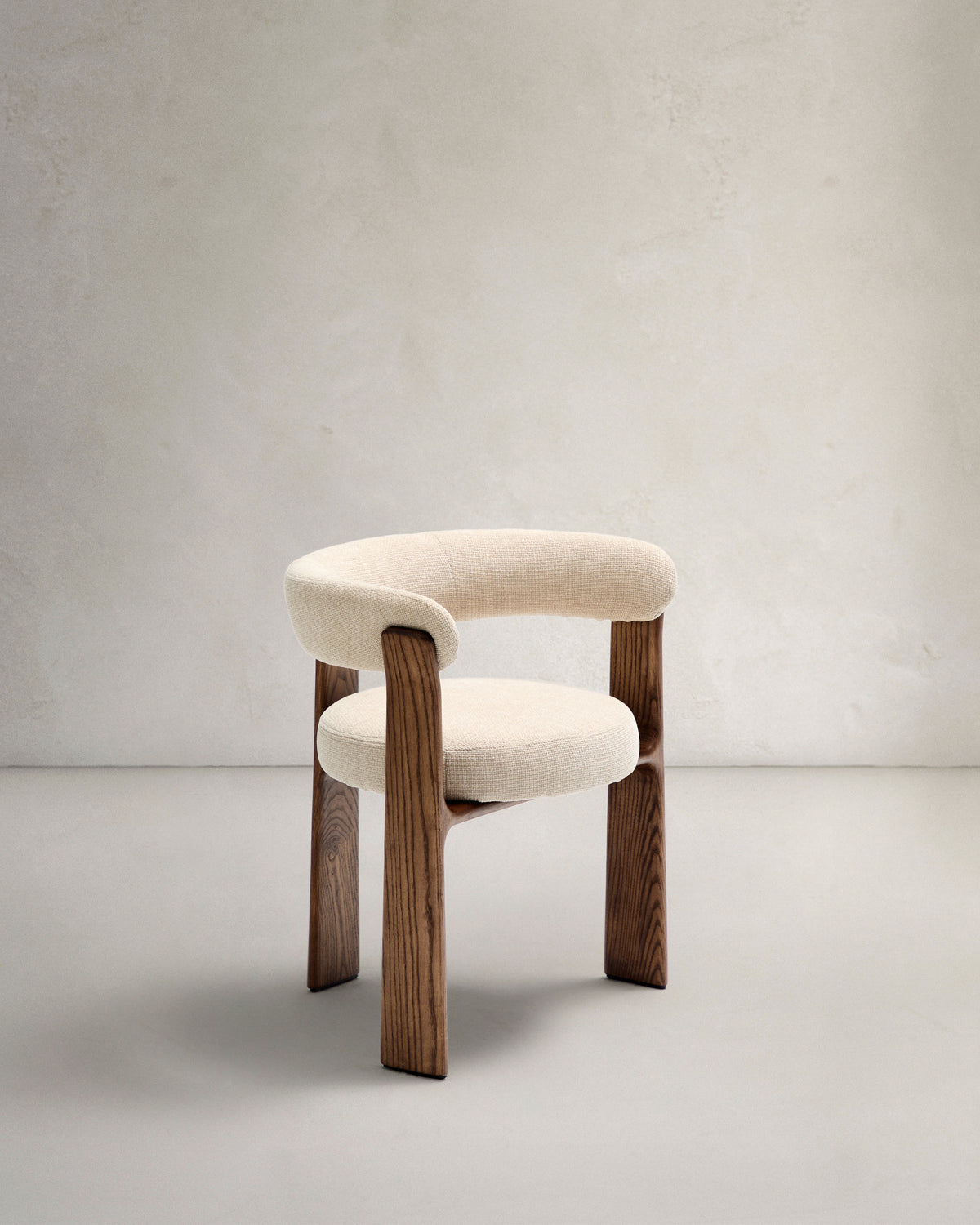 Se KAVE HOME Granite 3-benet spisebordsstol, m. armlæn - beige chenille og valnøddefinish asketræ ❤ Kæmpe udvalg i Kave Home - Køb online på udsalg og tilbud lige nu ❤ Meget billig fragt og hurtig levering: 1 - 2 hverdage - Varenummer: Boboonline-113936 og barcode / Ean: 8433840971445 på lager - Udsalg på Møbler,Stole,Spisebordsstole,
Møbler,
Stole,
Spisebordsstole med armlæn,
Køkkenstole, Spar op til 51% - Over 785 kendte brands på udsalg