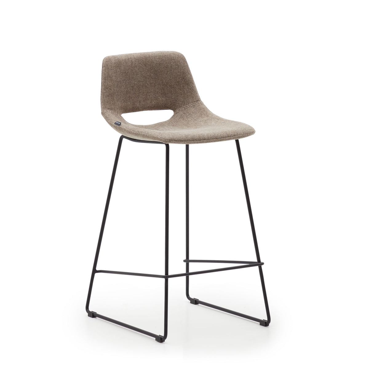 Se KAVE HOME Zahara barstol, m. ryglæn og fodstøtte - brun stof og sort stål (H:65cm) ❤ Kæmpe udvalg i Kave Home - Køb online på udsalg og tilbud lige nu ❤ Meget billig fragt og hurtig levering: 1 - 2 hverdage - Varenummer: Boboonline-110218 og barcode / Ean: 8433840788791 på lager - Udsalg på Møbler,Stole,Barstole,
Møbler,
Stole,
Barstole med ryglæn,
Barstole til køkkenø,
Barm Spar op til 51% - Over 785 kendte brands på udsalg