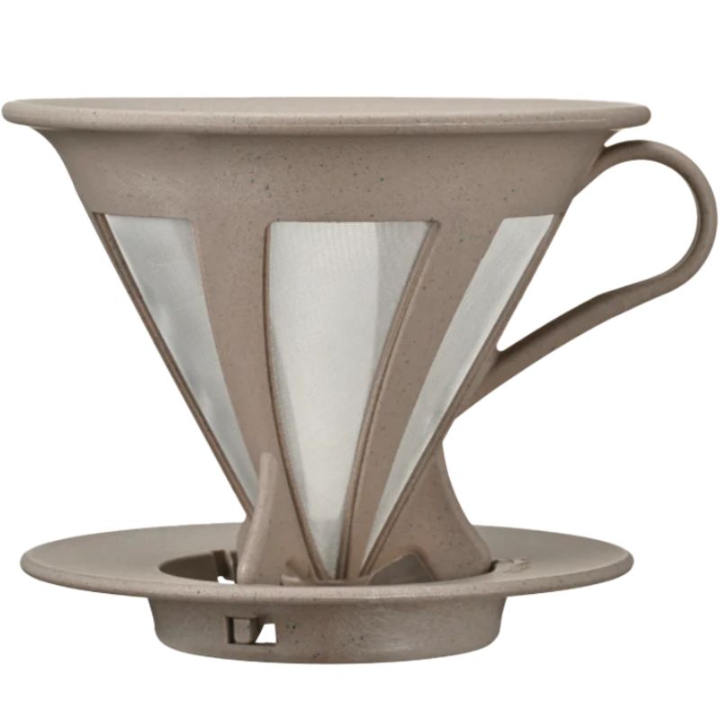 Beige Hario Cafeor dripper med finmasket stålfilter til pour-over kaffe
