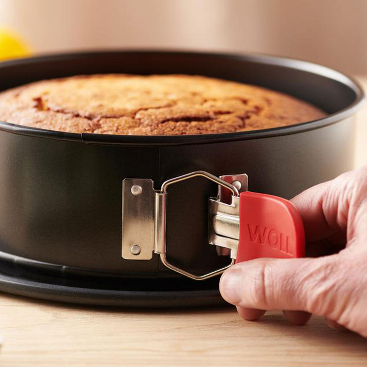 Woll Bake It springform med en diameter på 24 cm og rumindhold på 2,6 liter