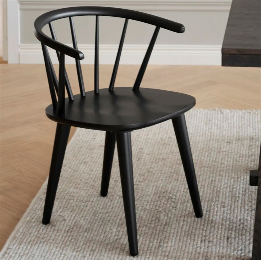 Sort Carmen spisebordsstol i træ fra Rowico Home