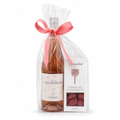 Sommergave med flaske rosévin og Summerbirds chokolademandler i gaveindpakning