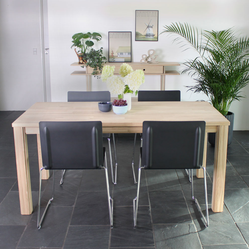 Se Classico - Spisebord i massiv eg, 80 x 160 cm Sæbebehandlet ❤ Kæmpe udvalg i 3-nordic - Køb online på udsalg og tilbud lige nu ❤ Billig fragt og hurtig levering - Varenummer: 3-nordic-3953-5802 og barcode / Ean: på lager - Udsalg på Spisestue - Spiseborde - Nordiske designs - enkelt, tidløst og elegant Spar stort – op til 71% - Eksklusivt udsalg på over 2.739 brands