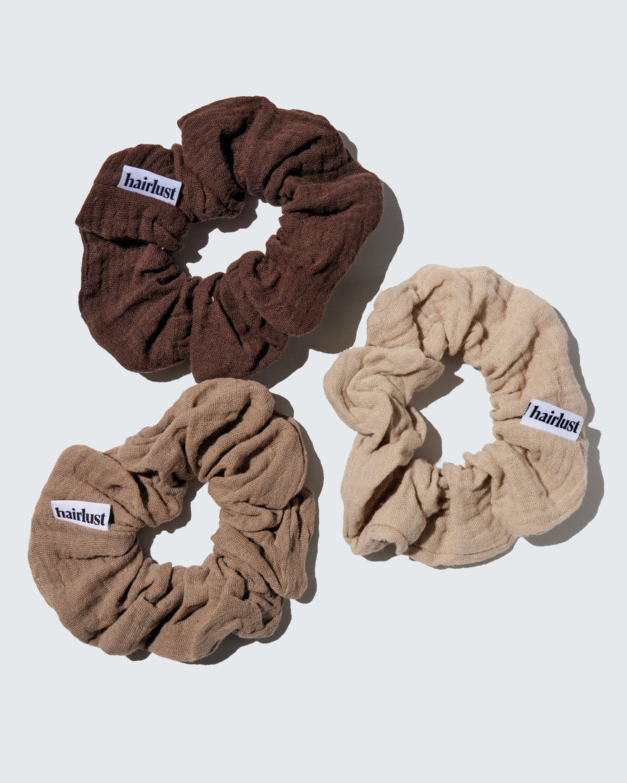 Sæt med 3 Hairlust Cotton Scrunchies i medium størrelse i coffee