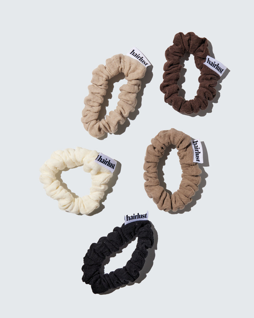 Sæt med 5 små Hairlust Cotton Scrunchies i coffee
