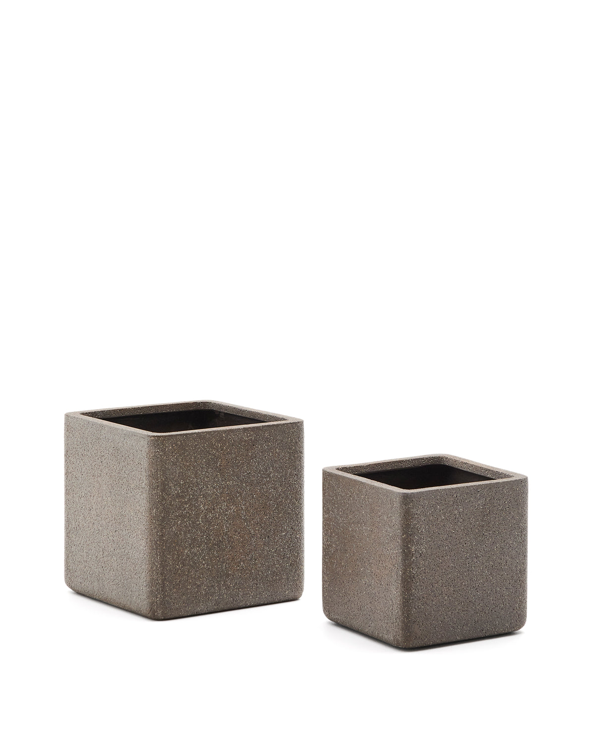 Se KAVE HOME Minoa krukke, kvadratisk - polycement med brun sten effekt (44x44) (sæt med 2) ❤ Kæmpe udvalg i Kave Home - Køb online på udsalg og tilbud lige nu ❤ Billig fragt og hurtig levering - Varenummer: Boboonline-118442 og barcode / Ean: 8447305025536 på lager - Udsalg på Udendørs møbler,Krukker og urtepotter,
Udendørs møbler,
Terrasse og have,
Udendørs - diverse,
Juli deals, Spar helt op til 57% - Over 2.739 kendte brands på udsalg