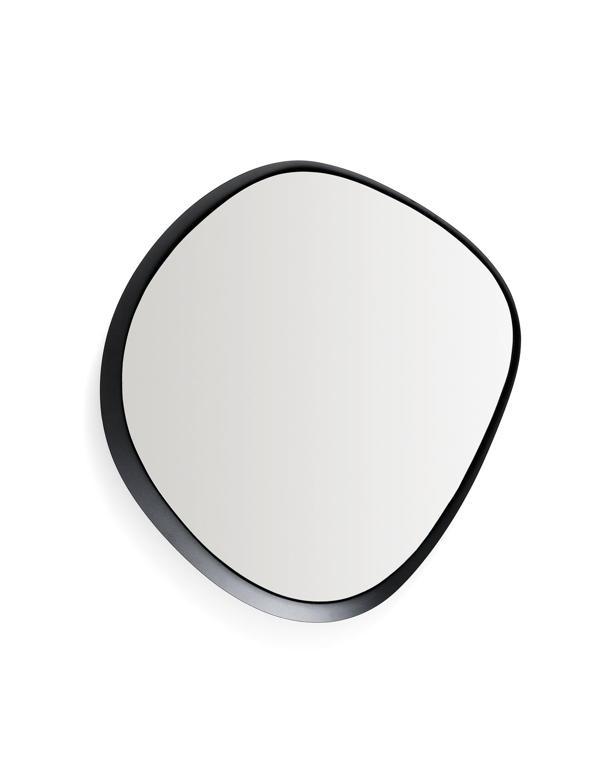 Kave Home asymmetrisk vægspejl i spejlglas med sort metal, 67,5x74,5 cm