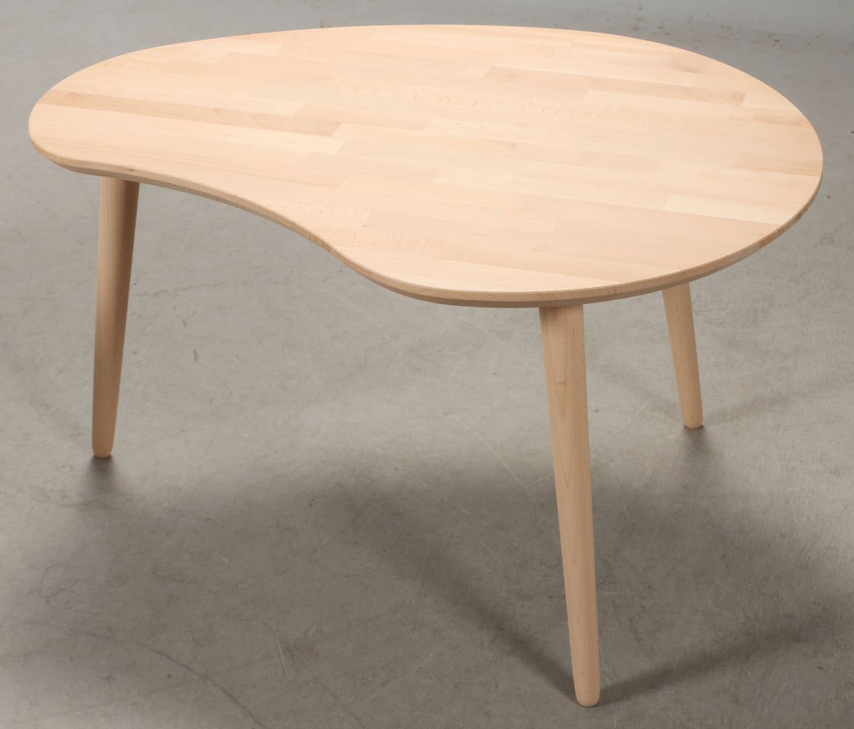 Se CT 10 - Sofabord i massiv bøg med paletform og størrelse 107 x 79 cm Højde 50 cm Lakeret ❤ Kæmpe udvalg i 3-nordic - Køb online på udsalg og tilbud lige nu ❤ Hurtig levering til lave fragtpriser - Varenummer: 3-nordic-1812-4045 og barcode / Ean: på lager - Udsalg på Dagligstue - Sofaborde - Nordisk designs - enkelt, tidløst og elegant Spar stort – op til 71% - 2.739+ brands samlet til lave priser