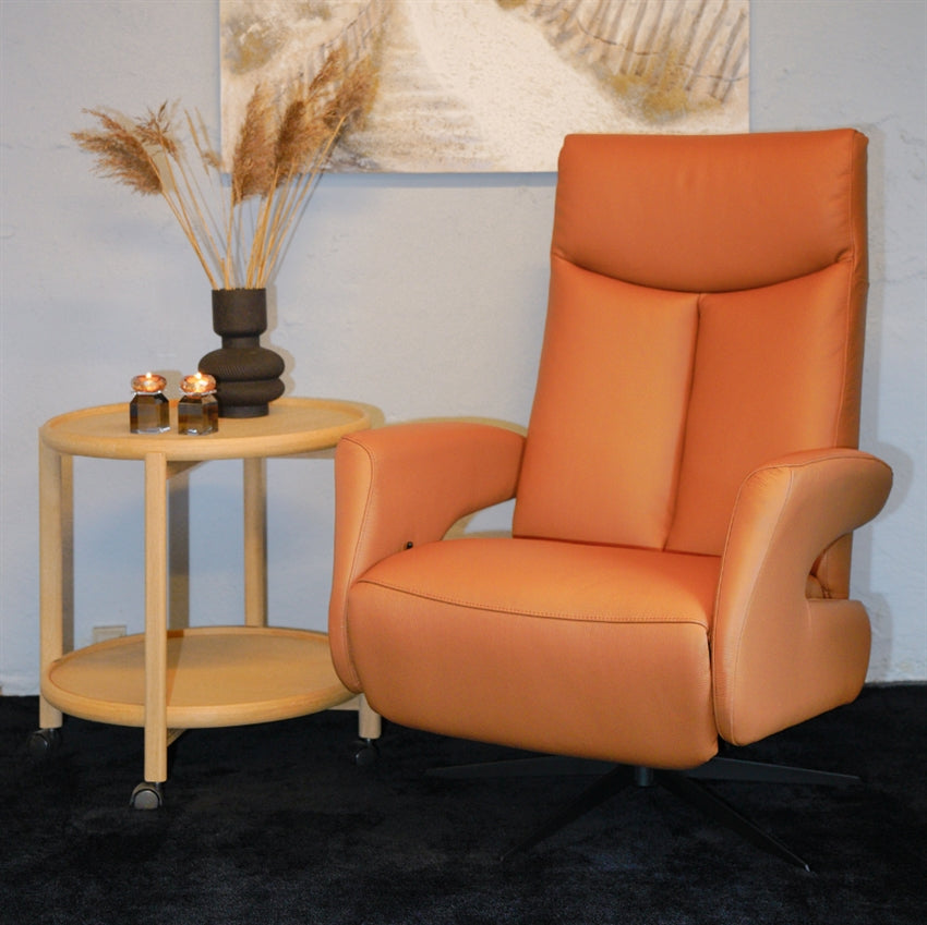 Nordic Design David lænestol i cognac soleda læder med indbygget fodskammel