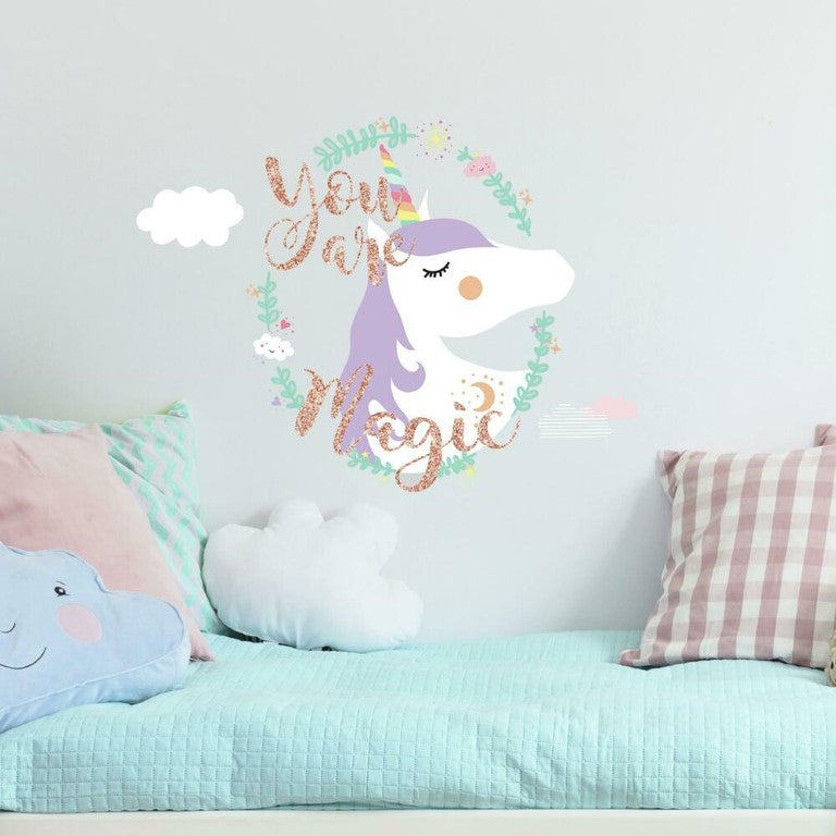 Se Enhjørning / Unicorn ''You are Magic'' Gigant Wallsticker med glitter ✔ Kæmpe udvalg i Roommates - Køb online på udsalg og tilbud lige nu ✔ Billig fragt og hurtig levering - Varenummer: MMAction-216058 og 34878523576 på lager - Udsalg på Wallstickers til børneværelset Op til 61% rabat - Mere end 2.739 populære mærker på tilbud