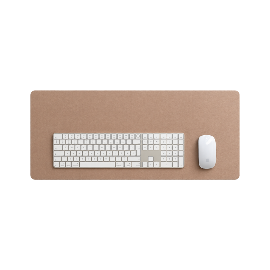 Beige skrivebordsunderlag fra Deskneat til mus og tastatur
