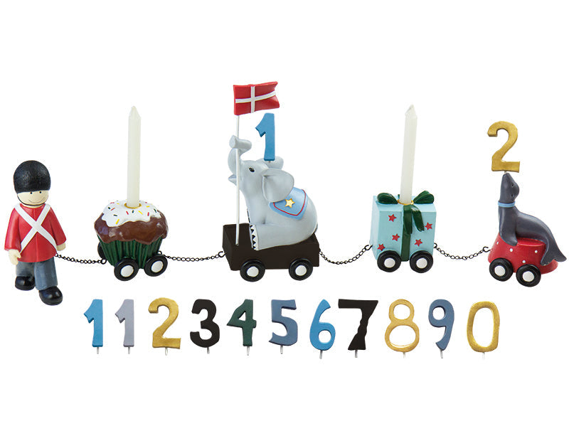 Håndmalet fødselsdagstog med garder og tal fra Kids by Friis