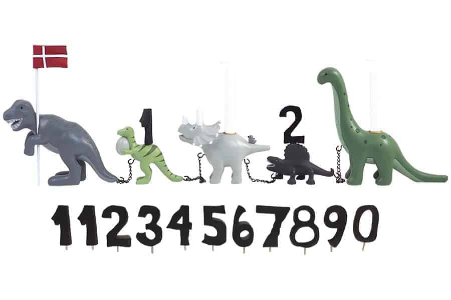 Kids by Friis fødselsdagstog med fem håndmalede dinoer, flag og tal