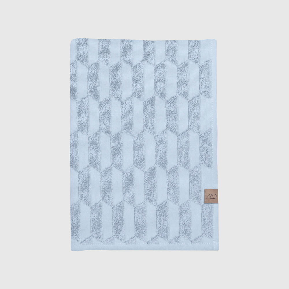 Se Mette Ditmer GEO Håndklæde - Lyseblå - 70x133 cm ❤ Kæmpe udvalg i Mette Ditmer - Køb online på udsalg og tilbud lige nu ❤ Billig fragt og hurtig levering - Varenummer: HomeFeeling-4891 og barcode / Ean: 5706241953857 på lager - Udsalg på Alt til badeværelset - Håndklæder Spar helt op til 57% - Kæmpe udsalg på over 739 brands